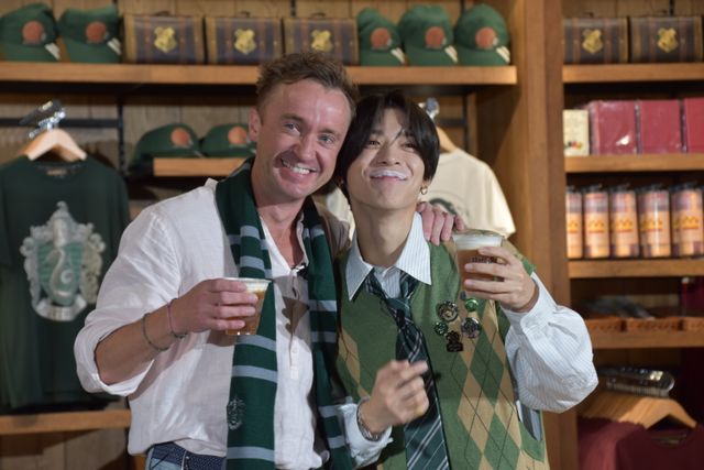 マルフォイ役トム・フェルトンにハグされ歓喜するtimelesz松島聡！（24枚目）