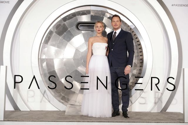 ジェニファー・ローレンス、大胆な純白ドレスで魅了！『パッセンジャー』ワールドプレミアフォトギャラリー！（2枚目）