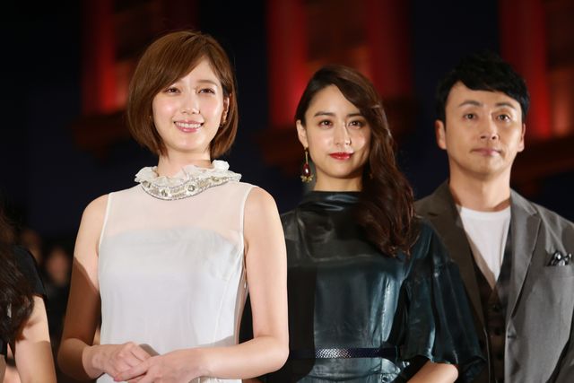 美女オーラ全開！本田翼＆山本美月『少女』初日舞台あいさつフォトギャラリー：フォトギャラリー