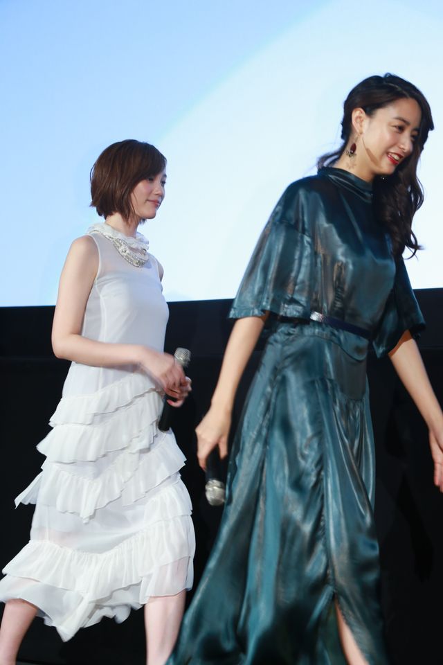 美女オーラ全開！本田翼＆山本美月『少女』初日舞台あいさつフォトギャラリー（3枚目）