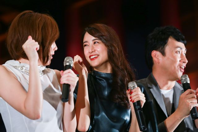 美女オーラ全開！本田翼＆山本美月『少女』初日舞台あいさつフォトギャラリー（5枚目）