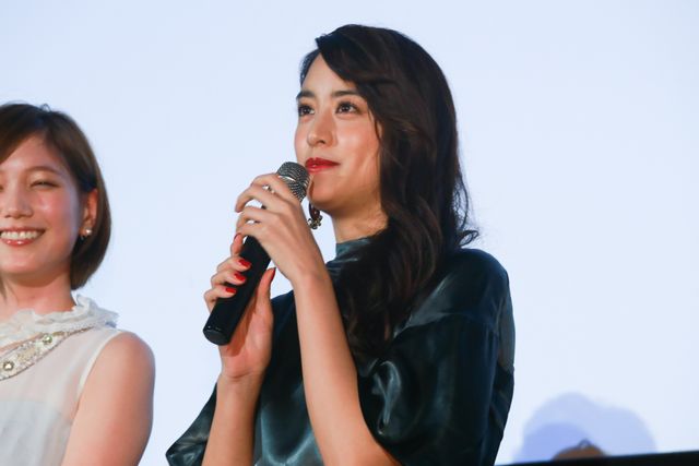 美女オーラ全開！本田翼＆山本美月『少女』初日舞台あいさつフォトギャラリー（10枚目）