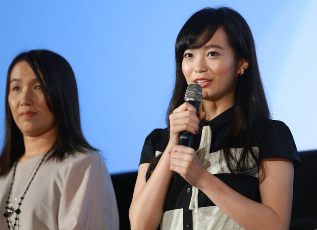 美女オーラ全開！本田翼＆山本美月『少女』初日舞台あいさつフォトギャラリー（12枚目）