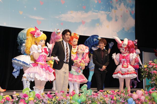 小野賢章、プリキュアに囲まれる！「HUGっと！プリキュア」『映画　プリキュアスーパースターズ！』 合同会見（6枚目）