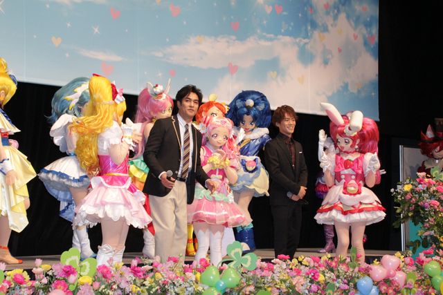 小野賢章、プリキュアに囲まれる！「HUGっと！プリキュア」『映画　プリキュアスーパースターズ！』 合同会見（7枚目）