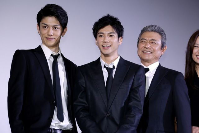 スーツ姿がキマってる！『闇金ドッグス4』初日舞台あいさつフォトギャラリー：フォトギャラリー