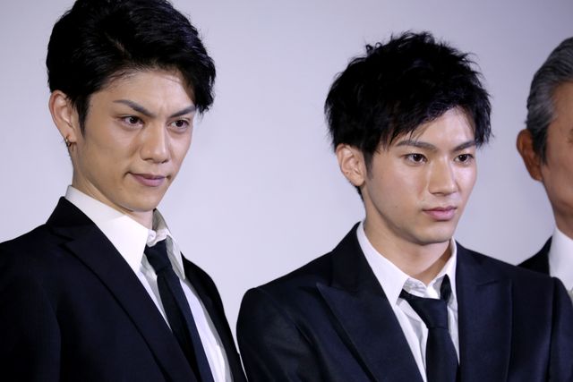 スーツ姿がキマってる！『闇金ドッグス4』初日舞台あいさつフォトギャラリー（4枚目）