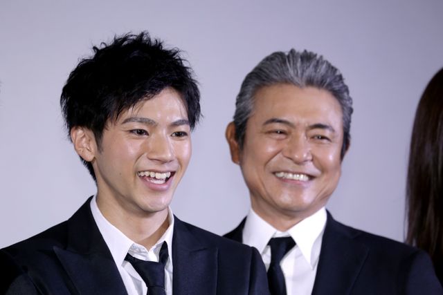 スーツ姿がキマってる！『闇金ドッグス4』初日舞台あいさつフォトギャラリー（5枚目）