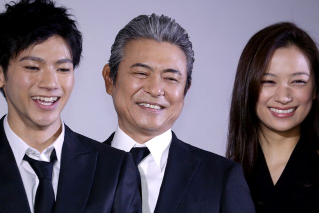 スーツ姿がキマってる！『闇金ドッグス4』初日舞台あいさつフォトギャラリー（6枚目）