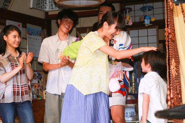 「まれ」撮影終了に土屋太鳳ら涙！クランクアップ取材会フォトギャラリー（6枚目）