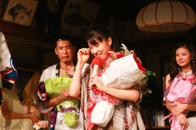 「まれ」撮影終了に土屋太鳳ら涙！クランクアップ取材会フォトギャラリー（24枚目）