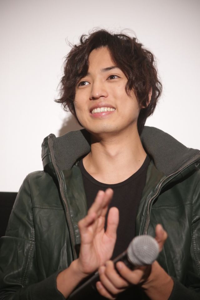 秋山莉奈が恥じらい！映画『東京闇虫』の初日舞台あいさつフォトギャラリー（6枚目）