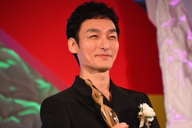 草なぎ剛、主演男優賞受賞！「東京ドラマアウォード2024」授賞式の様子（6枚目）
