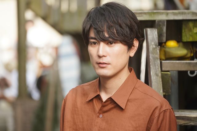 目に見えない格差…「真夏のシンデレラ」初回場面写真（7枚目）