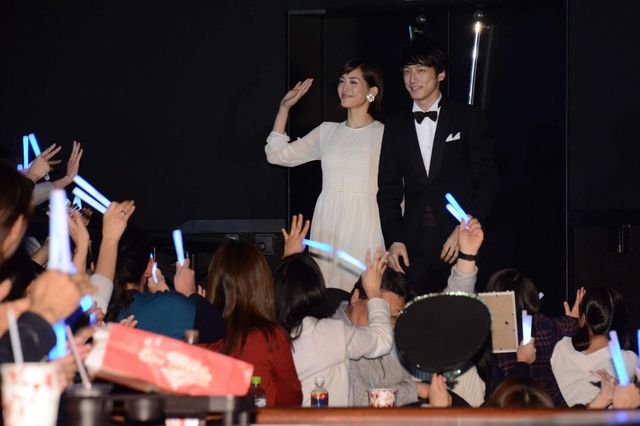 綾瀬はるか＆坂口健太郎のはにかみ笑顔がかわいすぎ！『今夜、ロマンス劇場で』ジャパンプレミア：フォトギャラリー