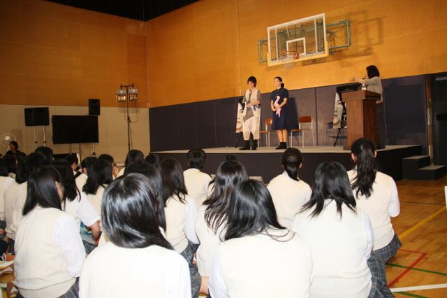 佐藤健＆綾瀬はるか、特別授業！フォトギャラリー（2枚目）