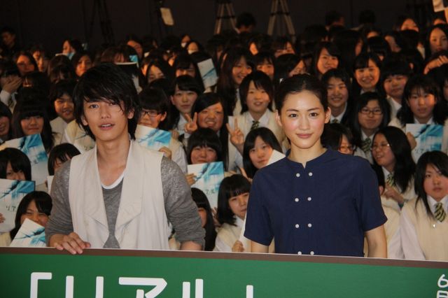 佐藤健＆綾瀬はるか、特別授業！フォトギャラリー（8枚目）