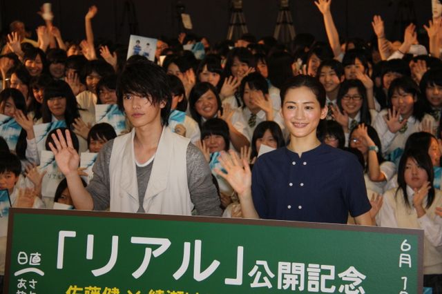 佐藤健＆綾瀬はるか、特別授業！フォトギャラリー（10枚目）