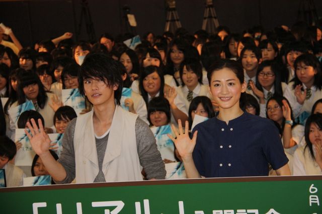 佐藤健＆綾瀬はるか、特別授業！フォトギャラリー（12枚目）