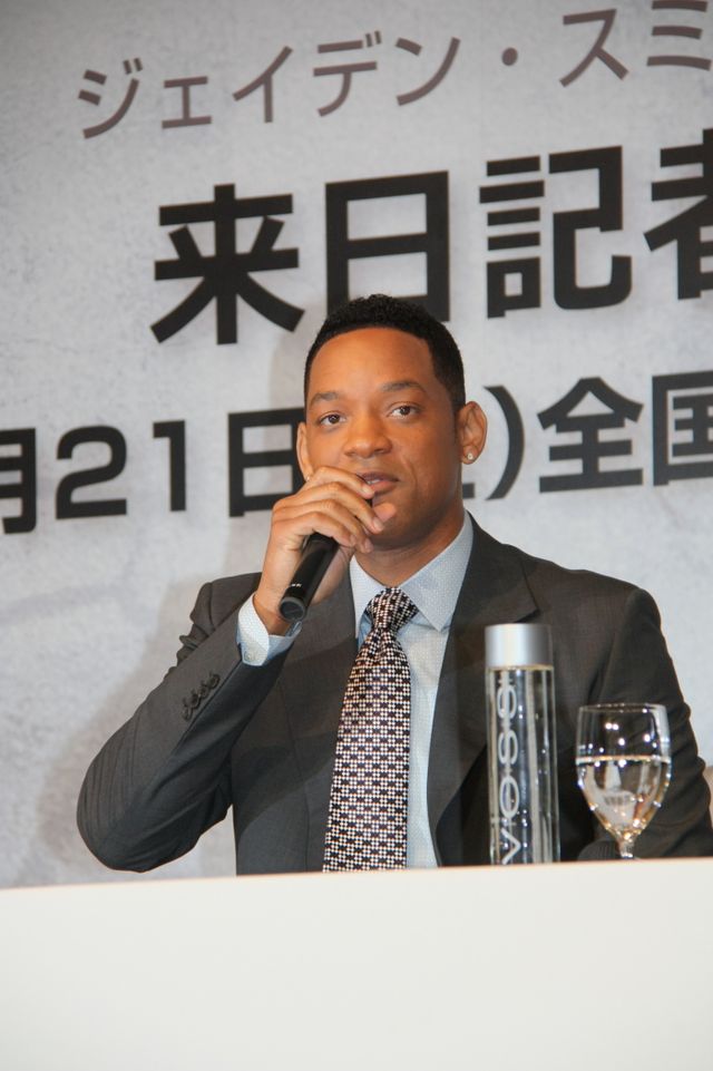 ポスターのマネも！ウィル＆ジェイデン・スミス来日会見フォトギャラリー（2枚目）