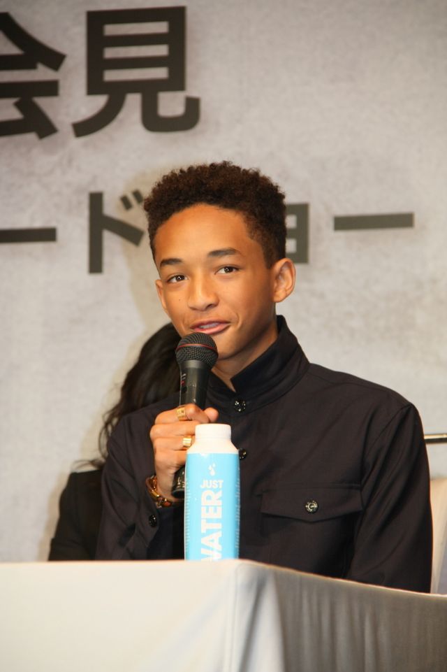 ポスターのマネも！ウィル＆ジェイデン・スミス来日会見フォトギャラリー（3枚目）