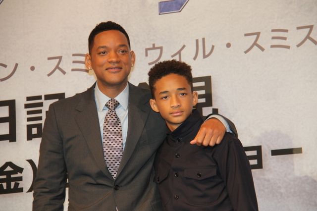 ポスターのマネも！ウィル＆ジェイデン・スミス来日会見フォトギャラリー（7枚目）
