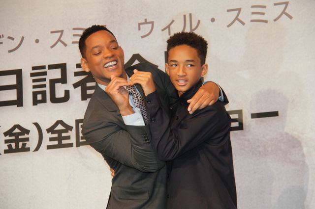 ポスターのマネも！ウィル＆ジェイデン・スミス来日会見フォトギャラリー（9枚目）