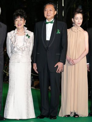 （左から）幸夫人、鳩山由紀夫内閣総理大臣、宮沢りえ-第22回東京国際映画祭