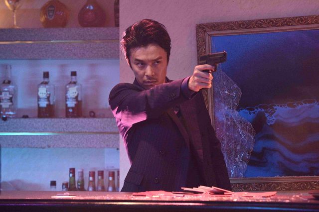 長谷川博己、カッコ良すぎ！『セーラー服と機関銃　－卒業－』フォトギャラリー（4枚目）