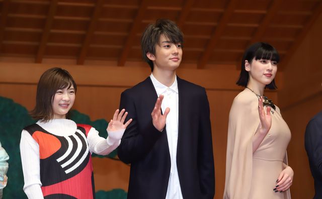 伊藤健太郎、三吉彩花、伊藤沙莉ら登場！『十二単衣を着た悪魔』完成披露報告会：フォトギャラリー