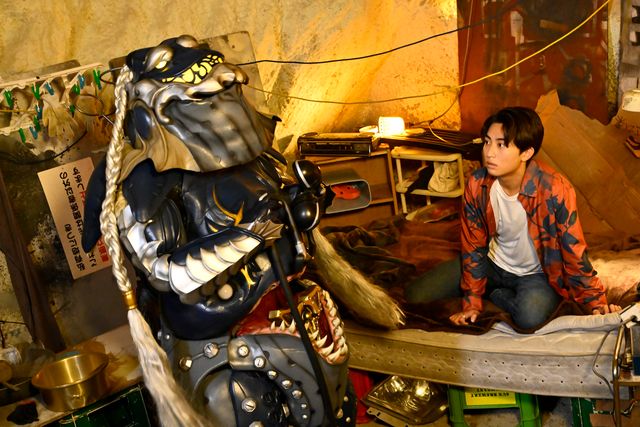 ショウマが人質に…「仮面ライダーガヴ」第27話場面カット（2枚目）