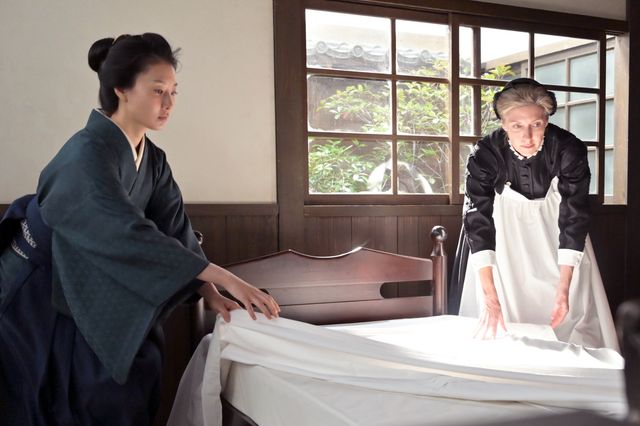 【画像7枚】朝ドラ「風、薫る」りん（見上愛）がバーンズ（エマ・ハワード）に質問して…第26回場面写真（4枚目）