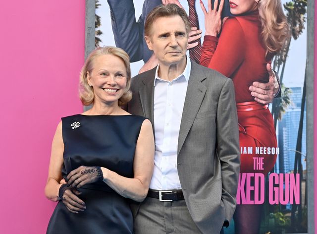 リブート版『裸の銃(ガン)を持つ男』プレミアに出席したパメラ・アンダーソンとリーアム・ニーソン