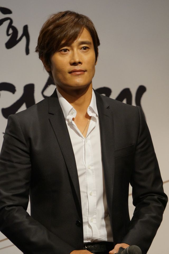 イ・ビョンホンが語る！第50回大鐘賞映画祭記者会見フォトギャラリー（2枚目）