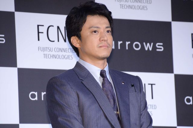 小栗旬、山田孝之のトークに爆笑！arrows新商品・新CM発表会：フォトギャラリー