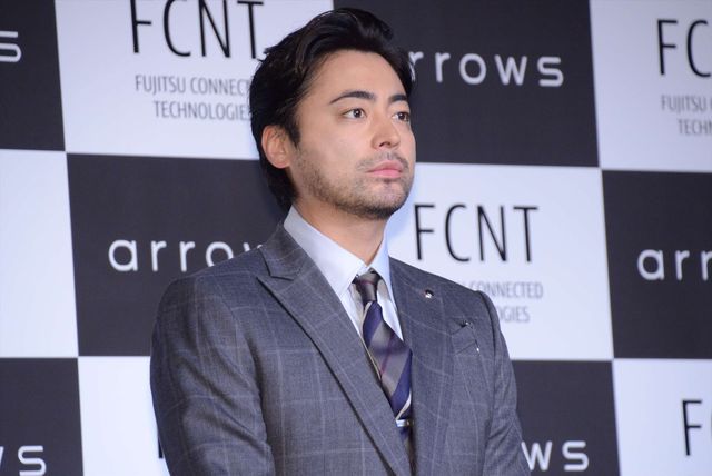 小栗旬、山田孝之のトークに爆笑！arrows新商品・新CM発表会（2枚目）