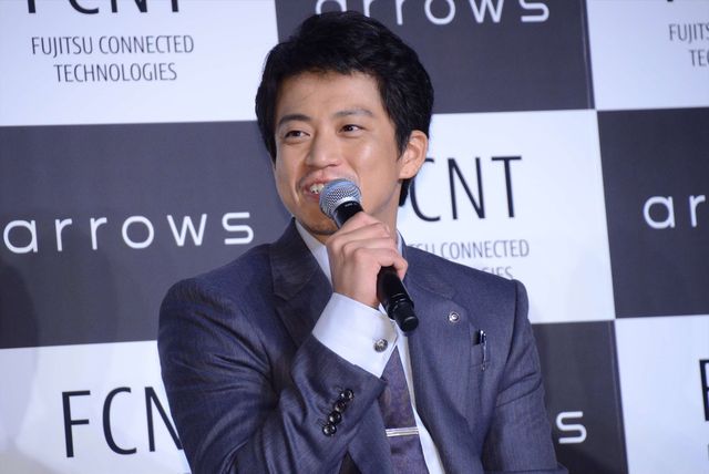 小栗旬、山田孝之のトークに爆笑！arrows新商品・新CM発表会（3枚目）