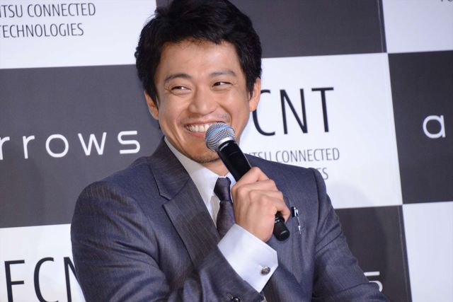 小栗旬、山田孝之のトークに爆笑！arrows新商品・新CM発表会（5枚目）