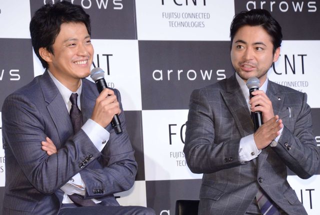 小栗旬、山田孝之のトークに爆笑！arrows新商品・新CM発表会（12枚目）