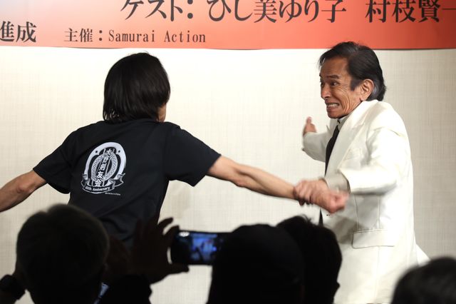 「仮面ライダーアマゾン」岡崎徹、変身ポーズ＆アクションも披露！ひし美ゆり子とイベント登壇（4枚目）