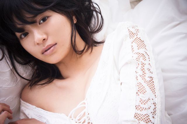 榮倉奈々、極上の美脚！写真集「four seasons」フォトギャラリー（4枚目）