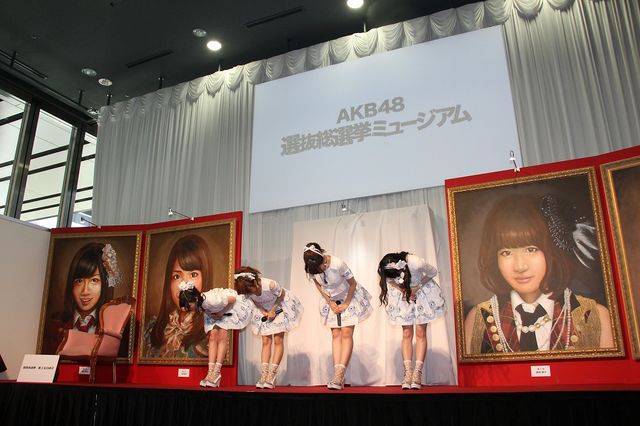 深々と頭を下げたAKB48高橋みなみ、柏木由紀ら写真ギャラリー　「AKB48選抜総選挙ミュージアム」の写真も！（3枚目）
