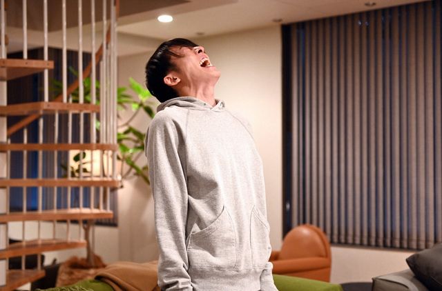 妖艶な綾瀬はるか＆子犬のような高橋一生…「天国と地獄」2話場面写真（2枚目）