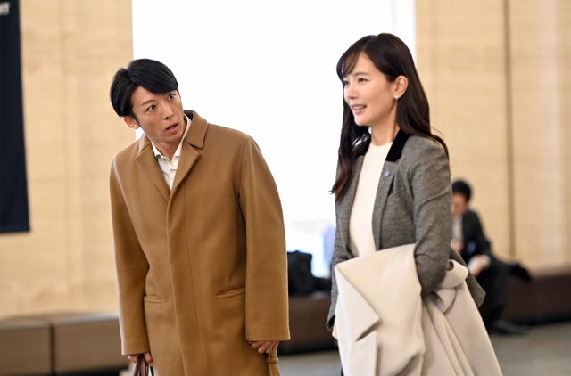 妖艶な綾瀬はるか＆子犬のような高橋一生…「天国と地獄」2話場面写真（7枚目）