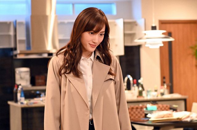 妖艶な綾瀬はるか＆子犬のような高橋一生…「天国と地獄」2話場面写真（15枚目）