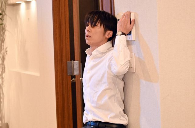 妖艶な綾瀬はるか＆子犬のような高橋一生…「天国と地獄」2話場面写真（16枚目）