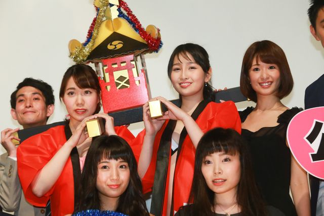 ゲス映画初日に恵比寿マスカッツ川上奈々美らがみこしでヒット祈願！　会場は「ゲスゲス！」とカオスに　画像ギャラリー（13枚目）