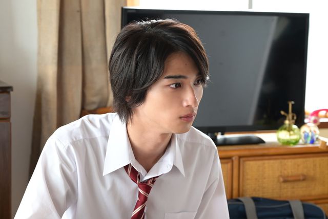 横浜流星、爽やか制服姿！「4分間のマリーゴールド」第2話（4枚目）