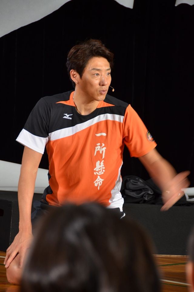 松岡修造、スクリーンをぶち破って登場＆シャベルカナヘビの動きを実演！フォトギャラリー（8枚目）