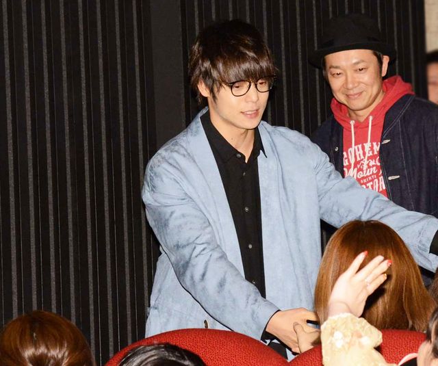 窪田正孝、客席から登場でぜいたくファンサービス！『犬猿』舞台あいさつ（9枚目）